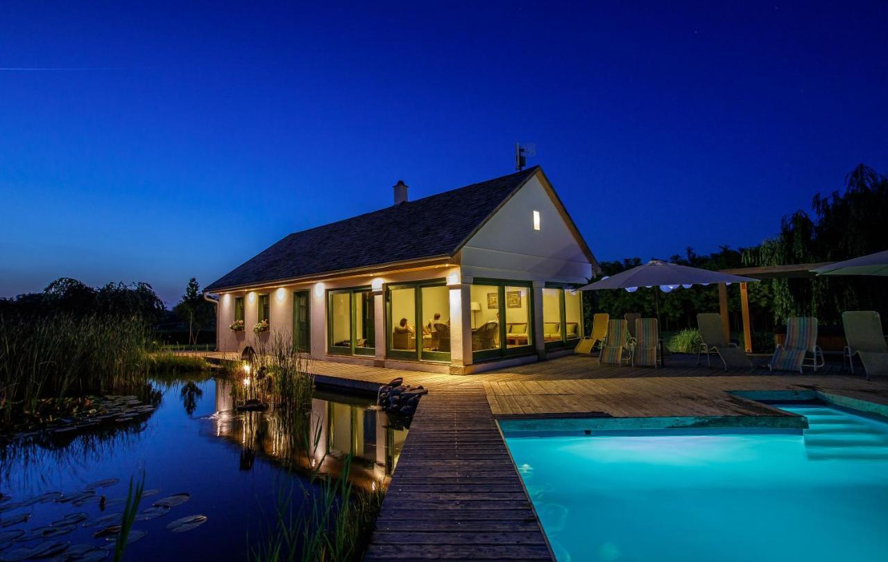 Lajoskomárom Paskom Cottage מראה חיצוני תמונה