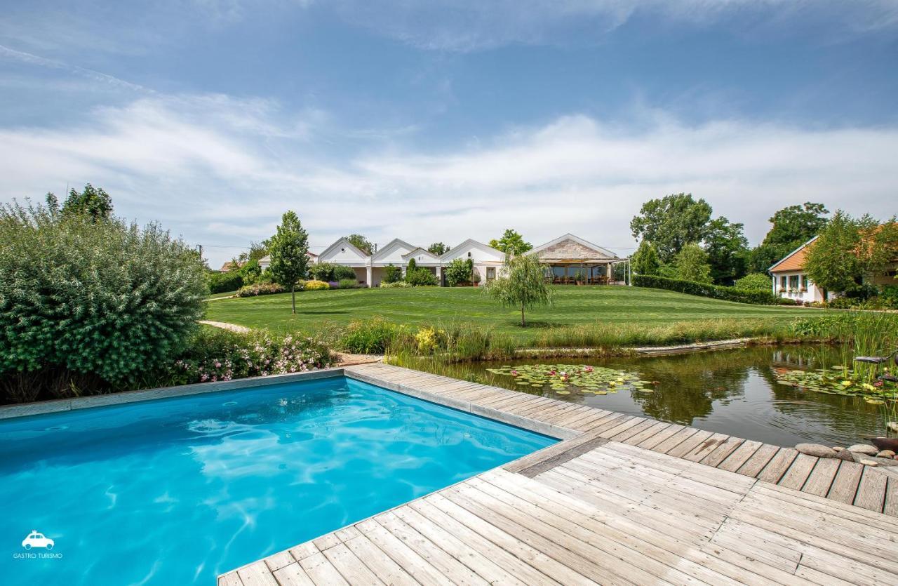 Lajoskomárom Paskom Cottage מראה חיצוני תמונה