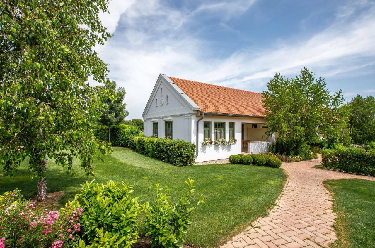 Lajoskomárom Paskom Cottage מראה חיצוני תמונה